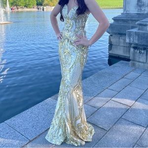 Beautiful long strapless white and gold prom dress with corset back!
